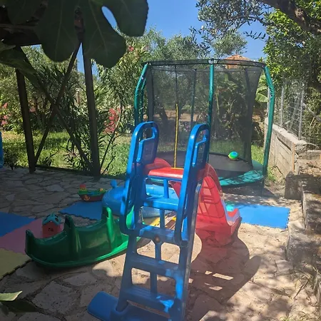 Case de vacanță Teach Sylvia Amoudi